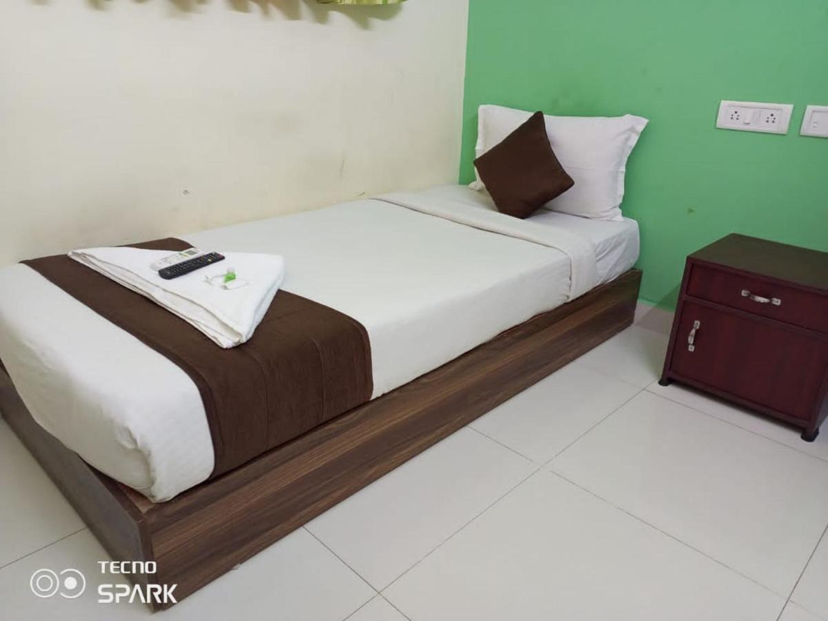 Green Tree Hotel-Near Vfs Global And Ramee Mall Chennai Exterior foto