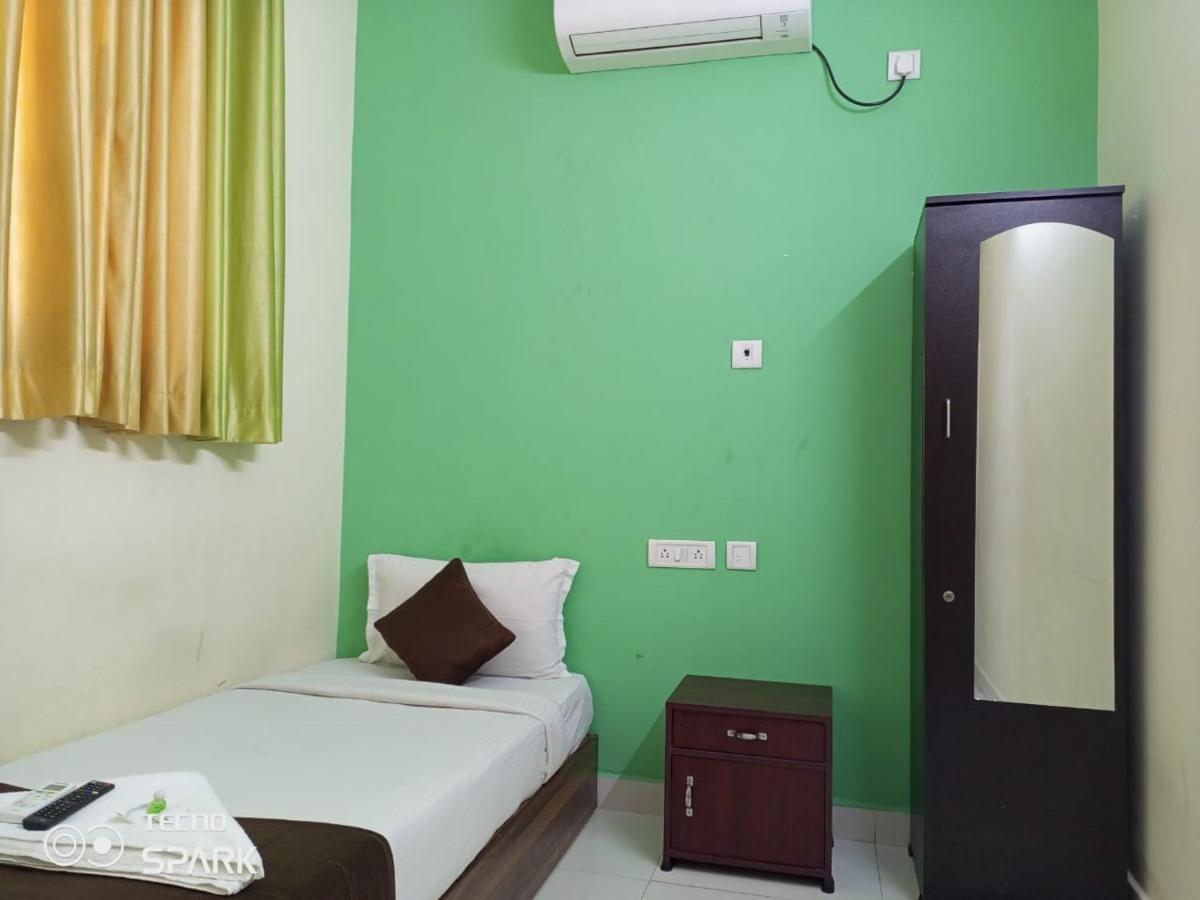 Green Tree Hotel-Near Vfs Global And Ramee Mall Chennai Exterior foto